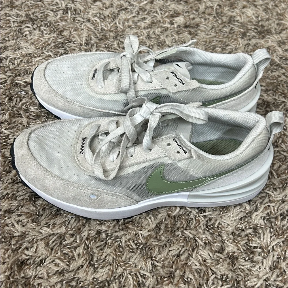 Nike Waffle One Low Light Bone Oil Green Youth Sz 3